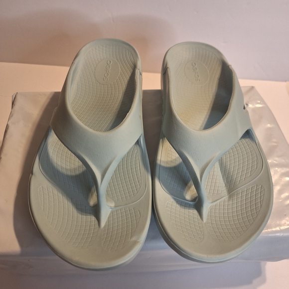 OOFOS Blue Flip Flops Thong Women's Sandals. Size 10 - Picture 2 of 11